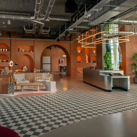 The Social Hub 4*