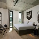 The Social Hub מלון 4*